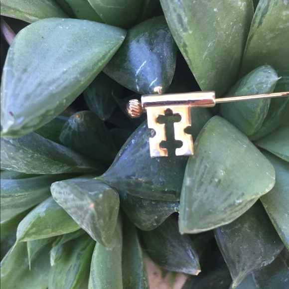 Vintage Avon Skeleton Key stick pin - Picture 4 of 6